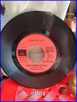 AUTOGRAPHE de COLUCHE SUR Disque 45 Tours Le Schmilblick