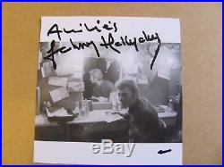 Autographe Dédicace Johnny Hallyday sur photo papier Dimension 20 cm par 20 cm