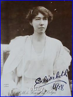 Beau portrait signé de la reine des Belges Élisabeth, en 1928