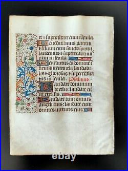 Feuillet manuscrit sur vélin, fin XVème. Décors peints, motifs végétaux, or fin
