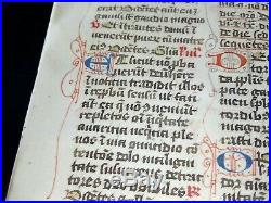 Feuillet manuscrit sur vélin, fin XVème. Lettrines décorées