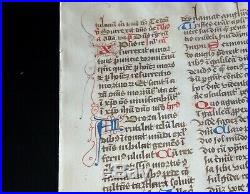 Feuillet manuscrit sur vélin, fin XVème. Lettrines décorées