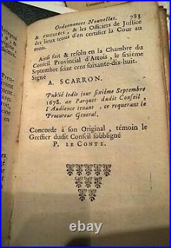 Livre très ancien, 17ème siècle couverture en parchemin