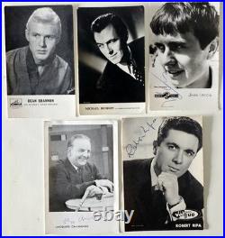 Lot 26 autographes ca 1960 photos dédicacées Aznavour Marais Cousteau Marceau